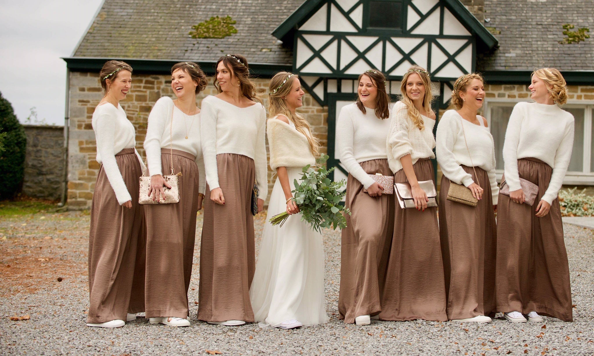 Laura et ses demoiselles d'honneur, toutes avec leurs couronnes Jude and Clo