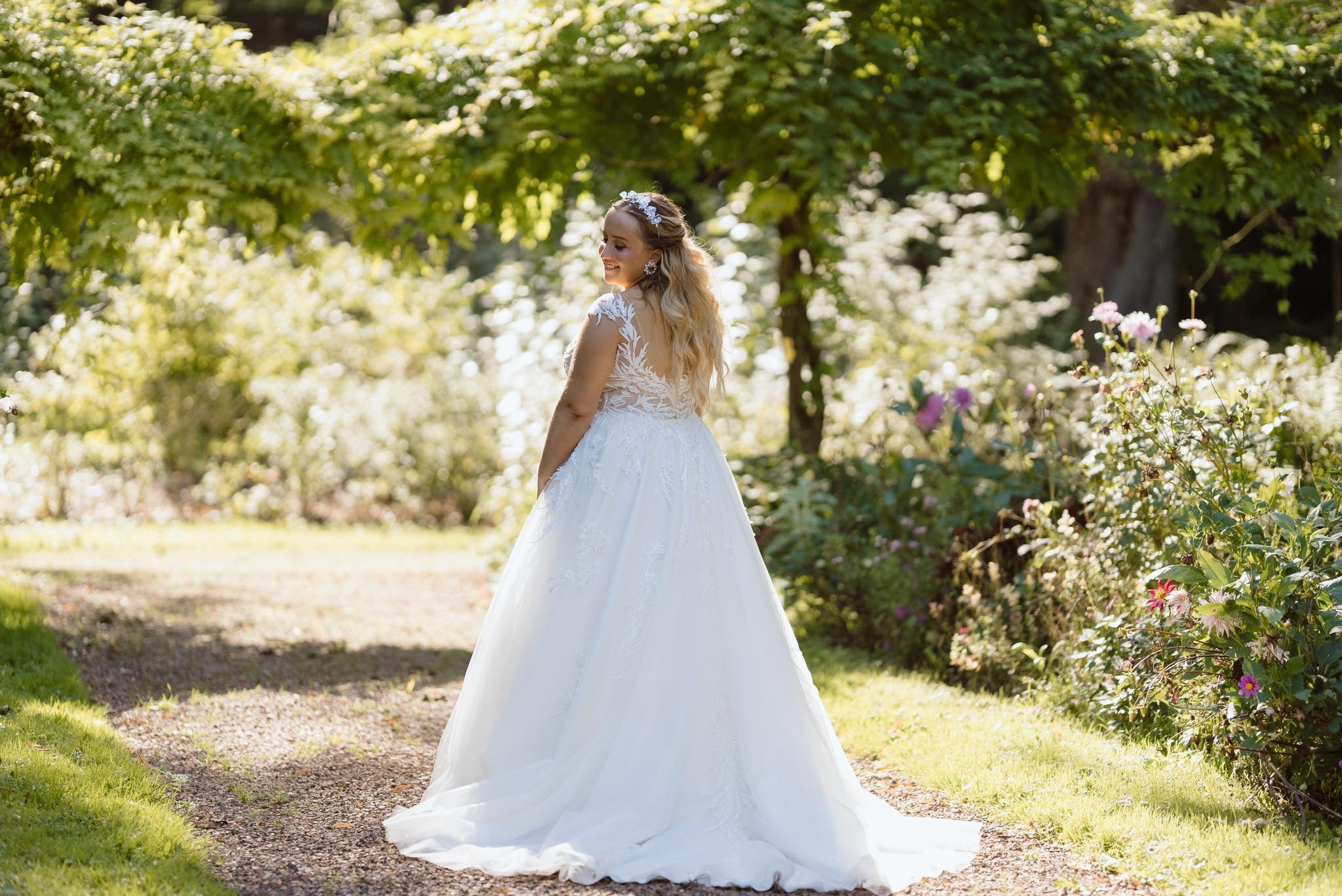La mariée Vanina avec sa couronne Jude and Clo